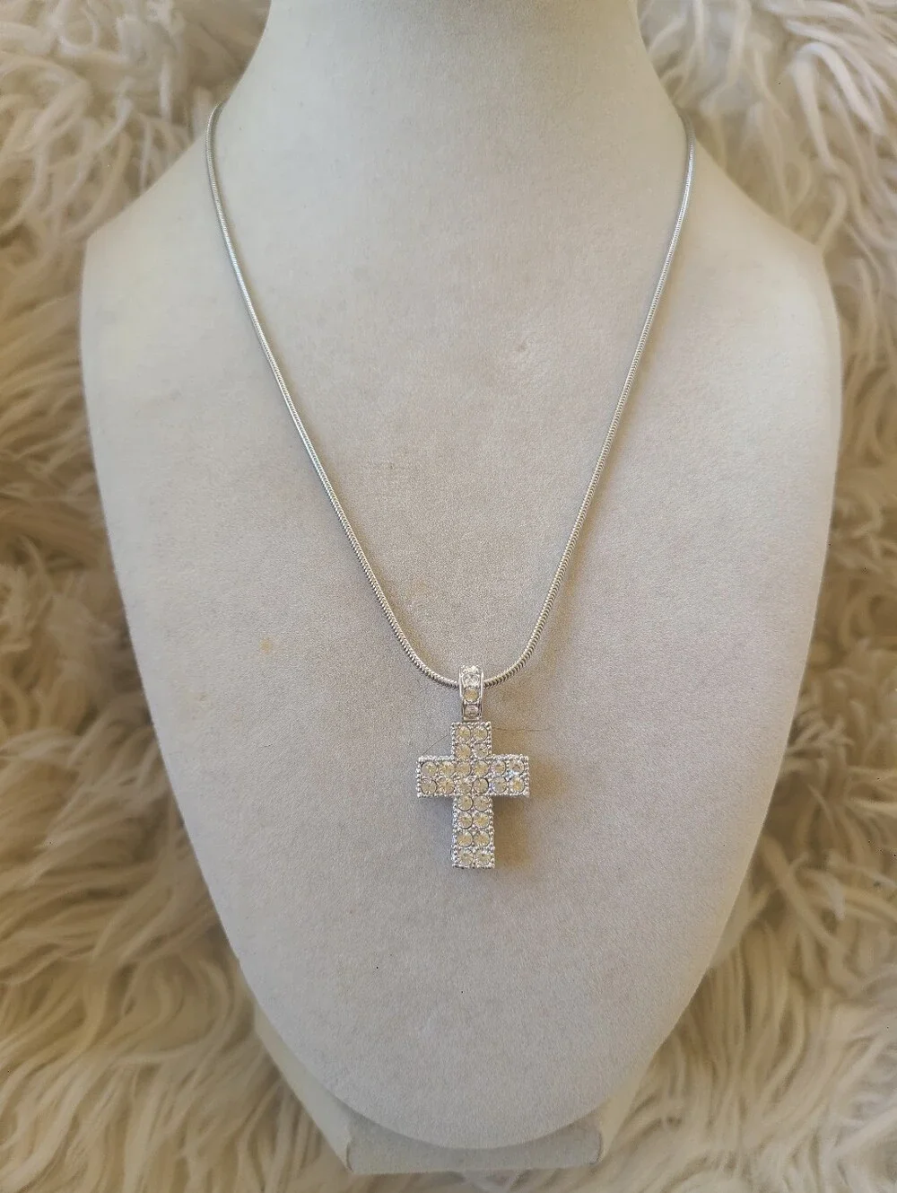 Swarovski Silver Toned Crystal Cross Pendant Necklace- Excellent Condition